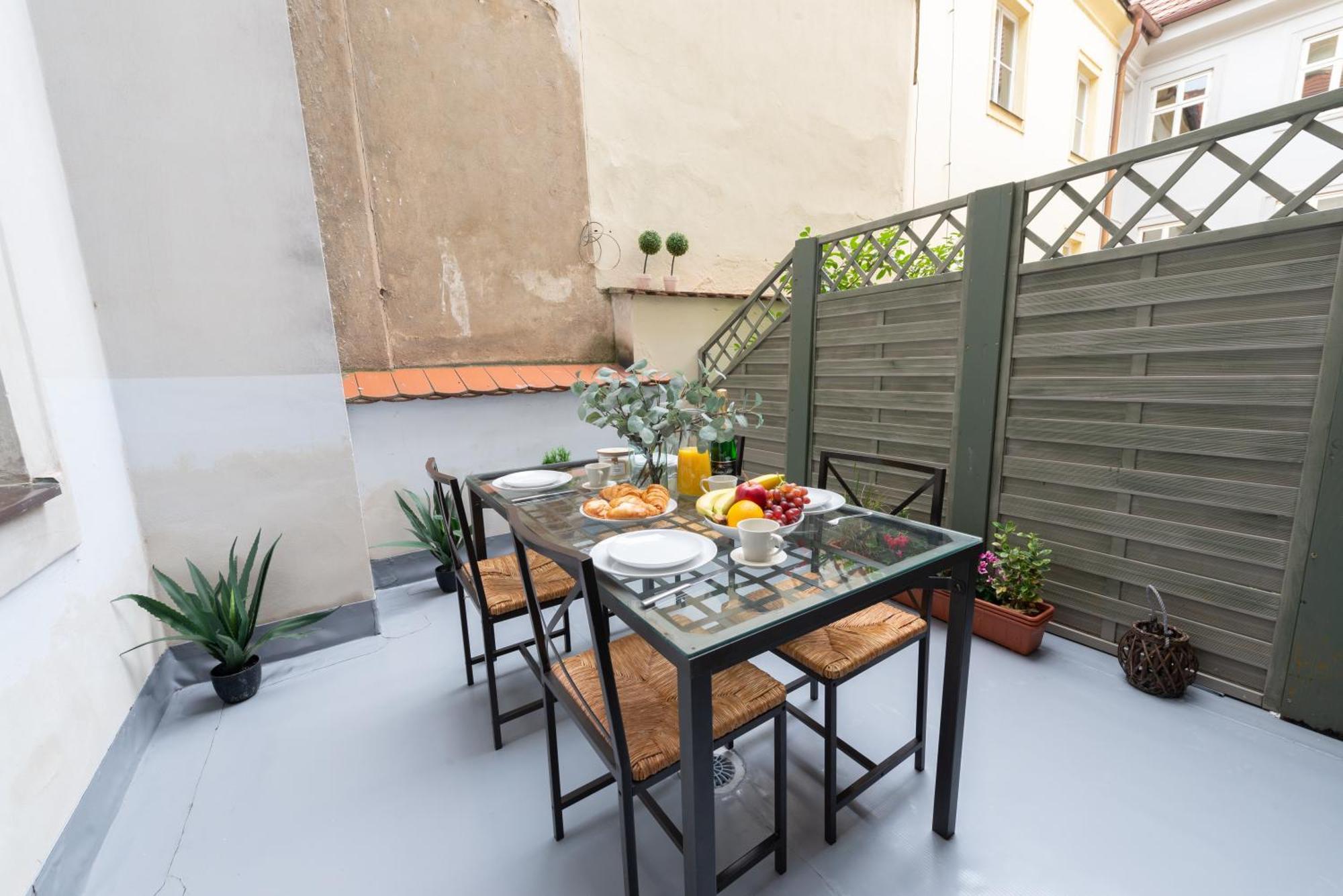 Best Price & Location - Historic Square Residency — Photos 3